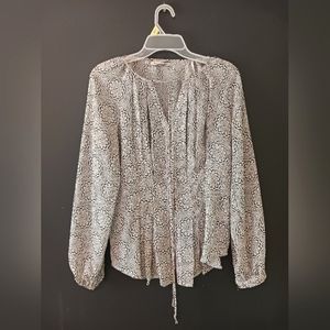 BEHIND THE SEAMS WOMEN'S MEDIUM WHITE AND GRAY LONG SLEEVE PATTERN TOP